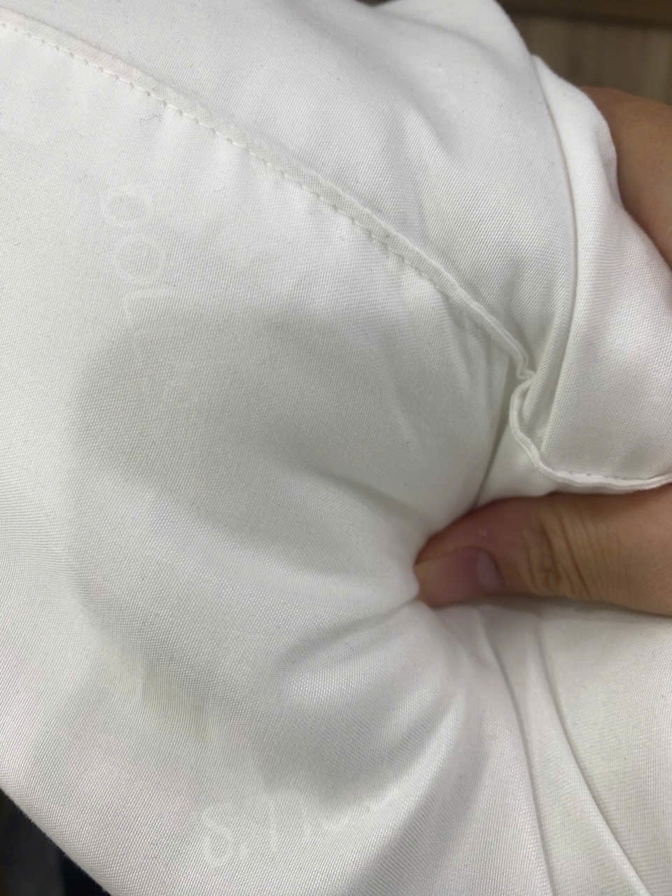 Click để xem Mới nằm thử thôi, rất êm, thấy đỡ mỏi cổ hơn - Ảnh 1