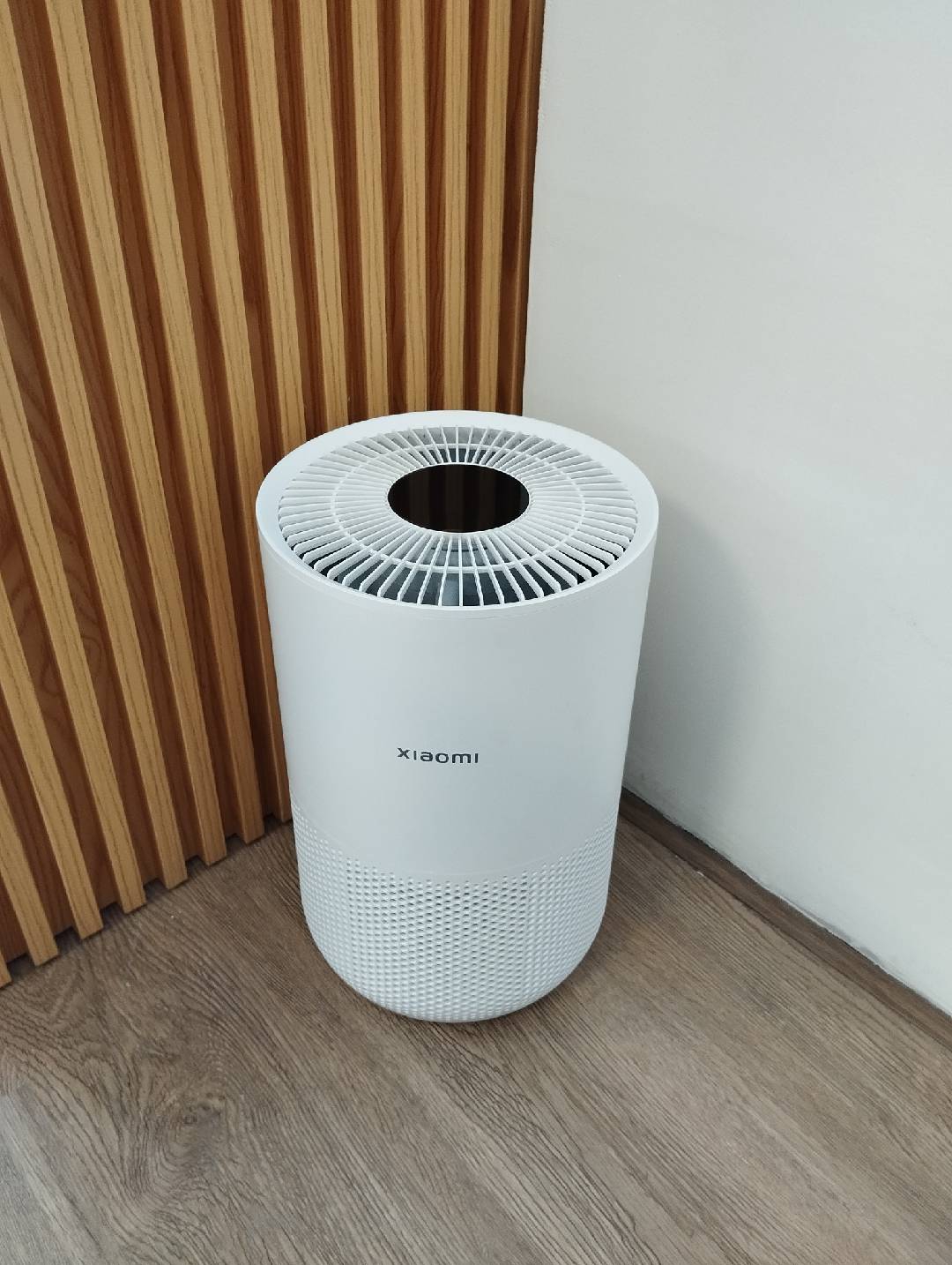 Click để xem Thay đổi chất lượng không khí rõ rệt.
Nhỏ gọn hơn các phiên bản khác, khi hoạt động không quá ồn. - Ảnh 1