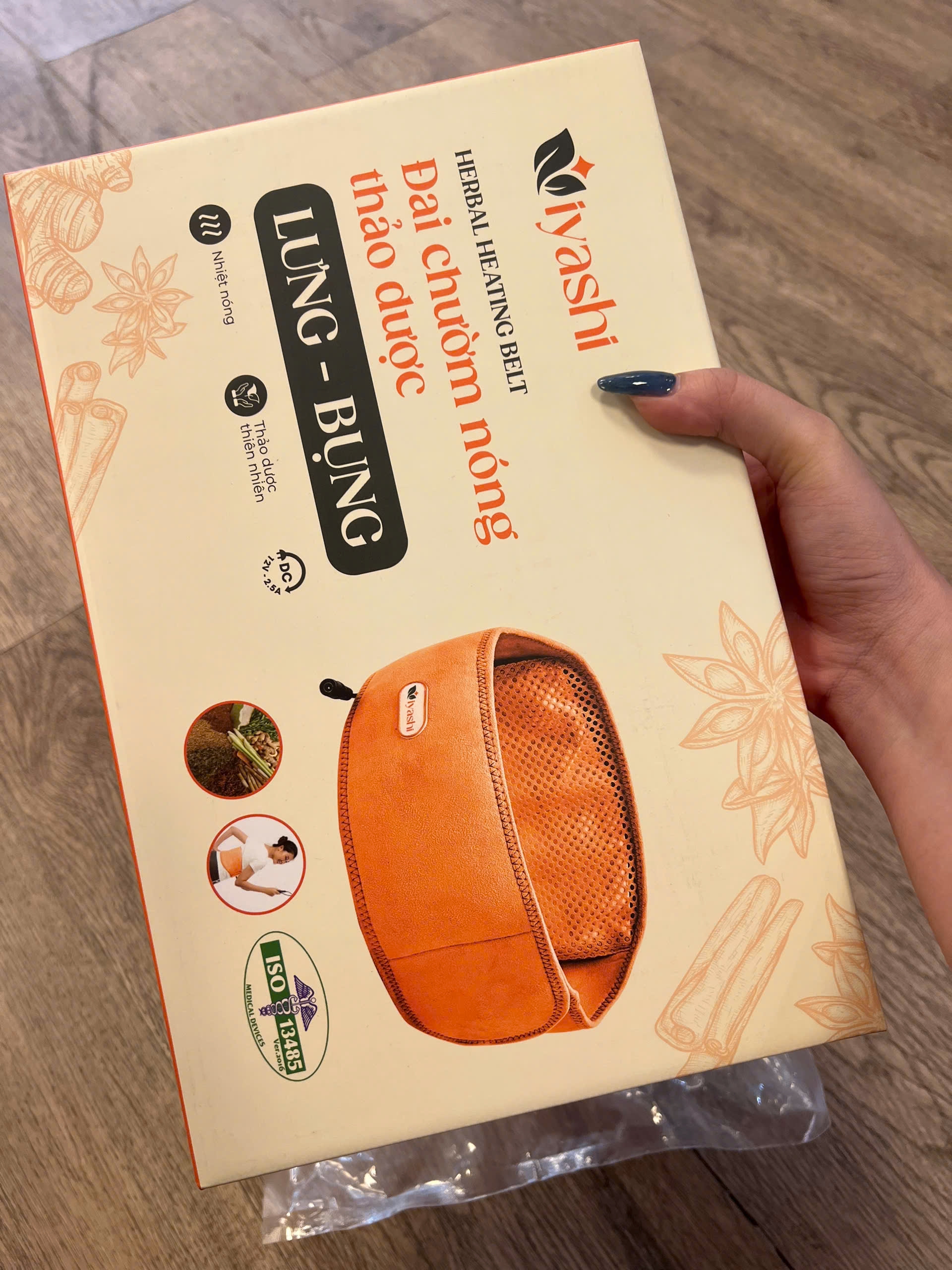 Click để xem Sử dụng đai chườm này giúp mình đỡ đau nhức hẳn phần lưng, bụng, sản phẩm cũng rất dễ dùng nên mọi người có thể mua tặng ông bà, bố mẹ được. Cho shop 5 sao - Ảnh 1