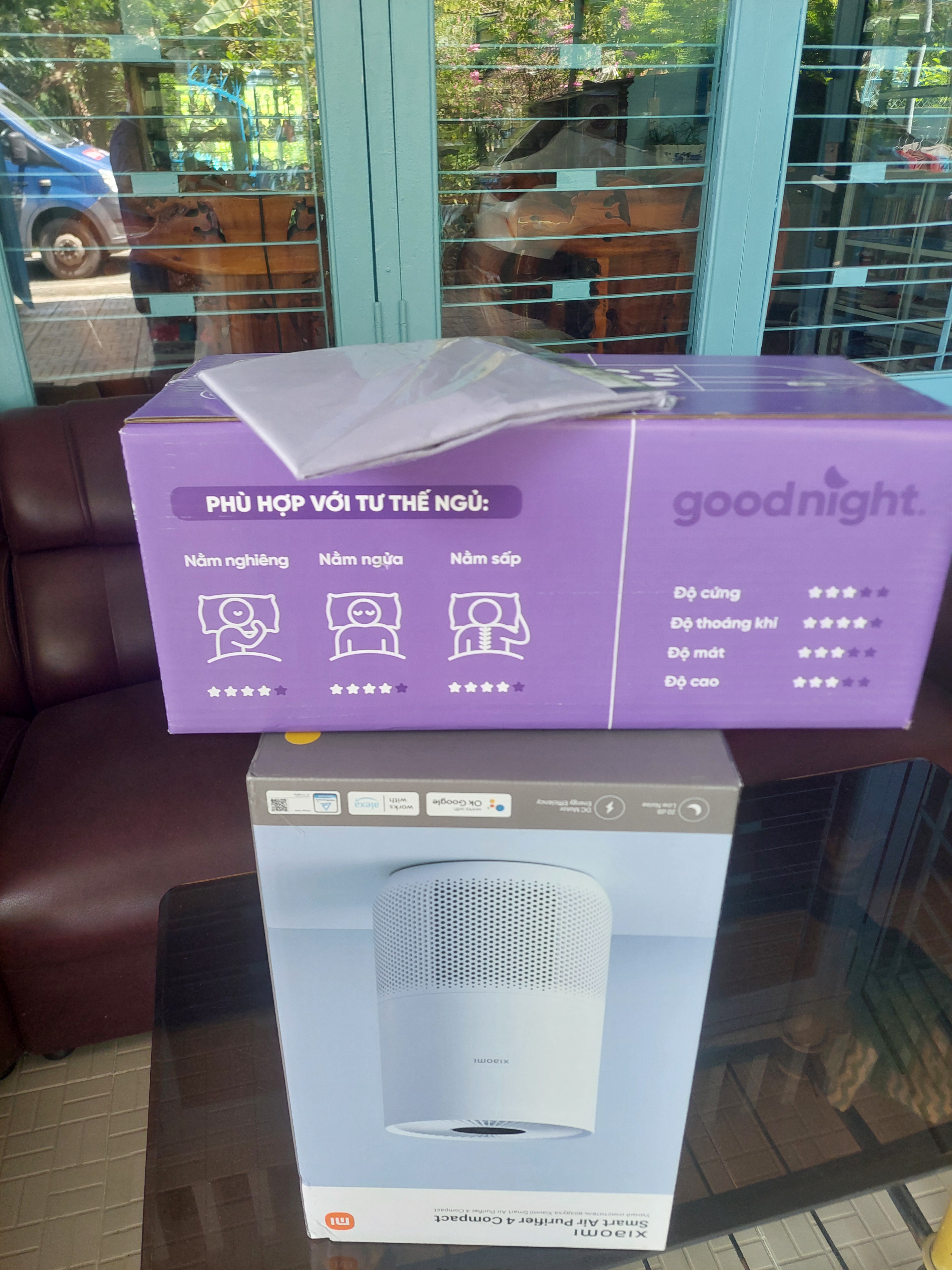 Click để xem Đổi qua gối này tầm tuần là thấy khác liền. Cảm giác ngủ ngon và sâu hơn, sáng dậy cổ không nhức. Lúc mới nhận hàng có mùi nhẹ, nhưng kiểu mùi tự nhiên thôi. Dùng lâu có hơi xẹp chút, nhưng vẫn phồng lại được. Chỉ khuyên là nên dùng thêm vỏ tối màu cho đỡ lo lắng vụ bẩn. - Ảnh 1