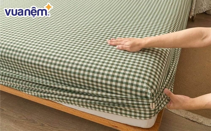 Sử dụng ga bọc và tấm bảo vệ sẽ giúp bảo vệ lõi nệm bông ép