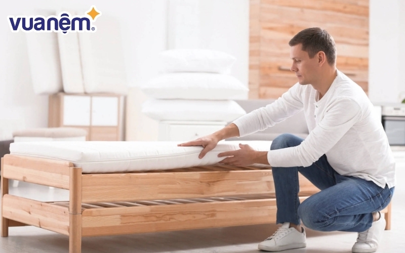 Vệ sinh, thay áo nệm thường xuyên để kéo dài tuổi thọ của nệm bông ép