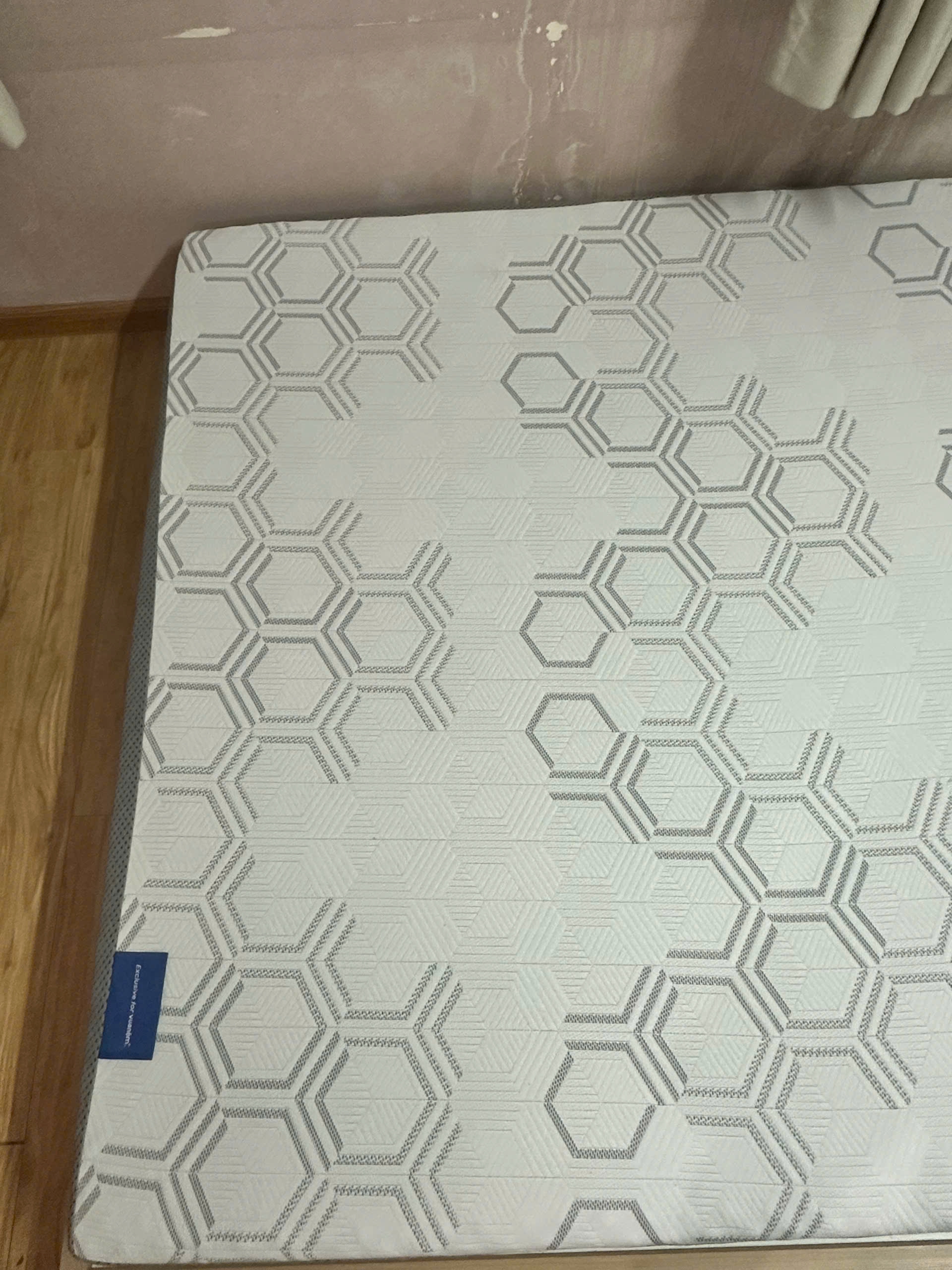 Click để xem đội thợ làm nhanh gọn gàng không tư vấn chèo kéo như chỗ trước mình thuê. thao tác trông có vẻ chuyên nghiệp. vua nệm vừa bán đệm lại cả vệ sinh đệm nữa thì mình nghĩ là chất lượng cũng đảm bảo hơn các bên thợ bình thường. - Ảnh 1