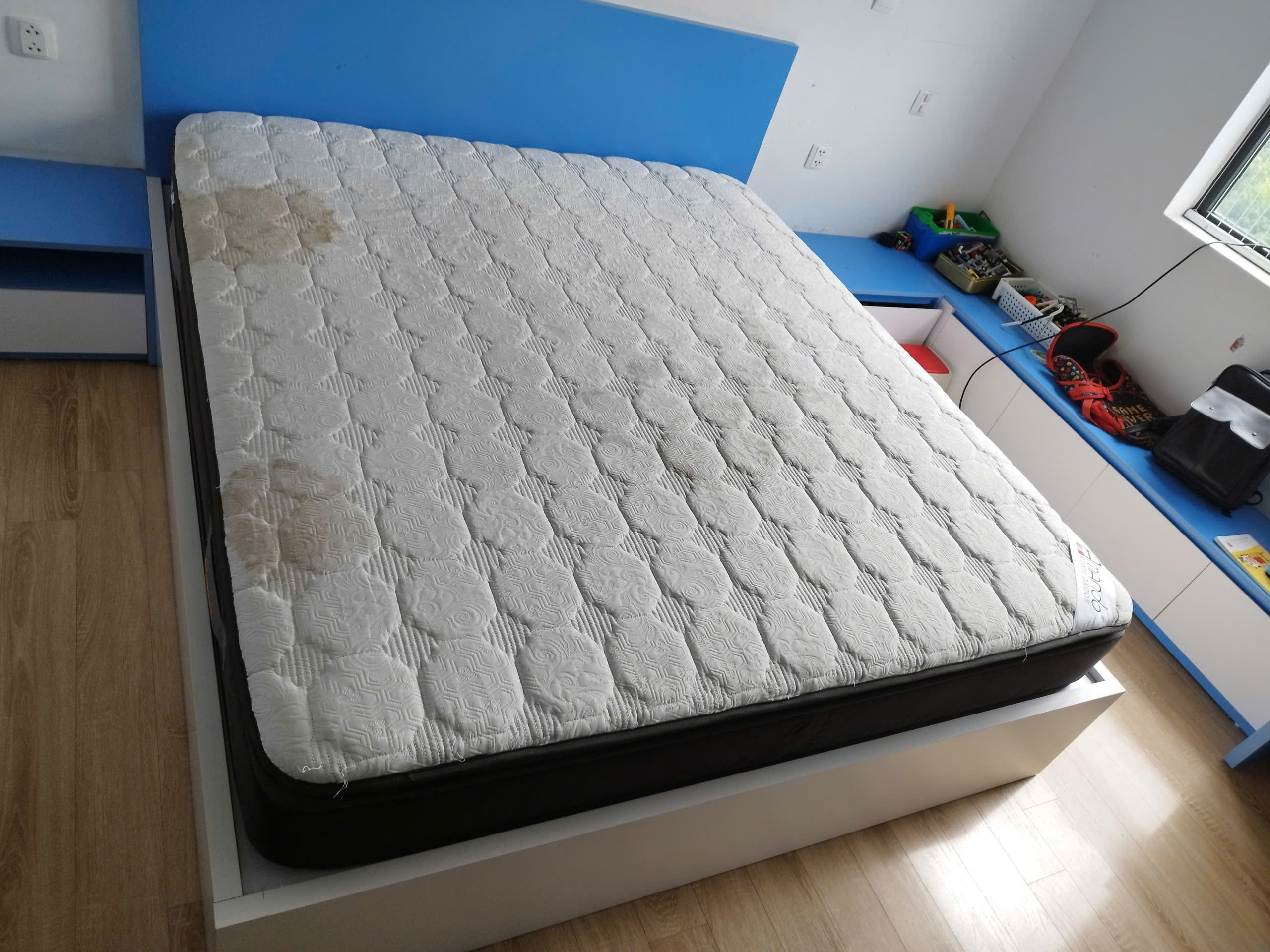 Click để xem Cảm ơn các bạn thợ bên Vua nệm rất nhiệt tình và xông xáo, giạt đệm sạch sẽ gọn gàng mà lại niềm nở, bạn đấy còn hút bụi dọn gầm giường giúp nhà mình. quá là nhiệt tình. cảm ơn các bạn - Ảnh 1