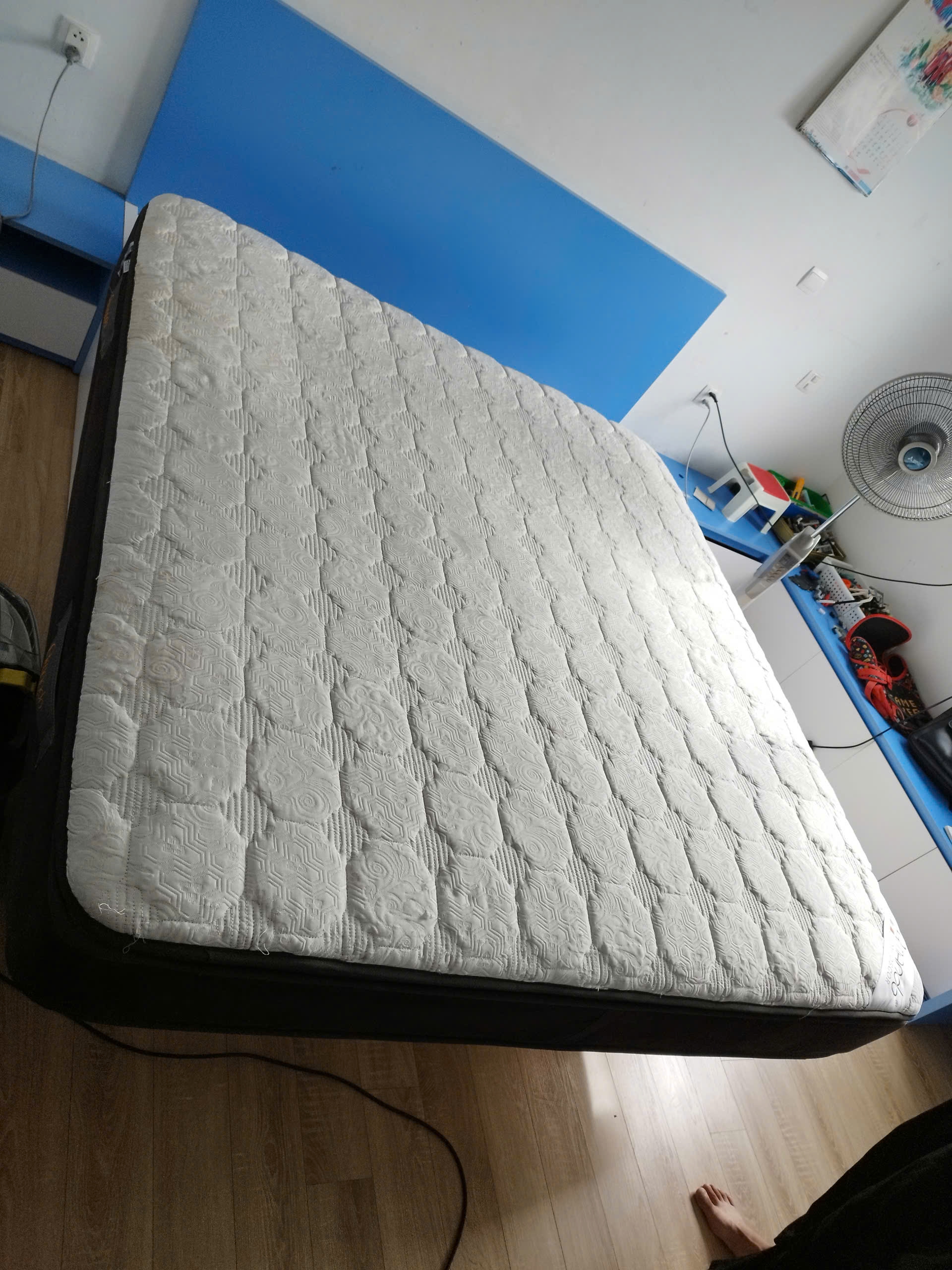 Click để xem Cảm ơn các bạn thợ bên Vua nệm rất nhiệt tình và xông xáo, giạt đệm sạch sẽ gọn gàng mà lại niềm nở, bạn đấy còn hút bụi dọn gầm giường giúp nhà mình. quá là nhiệt tình. cảm ơn các bạn - Ảnh 2