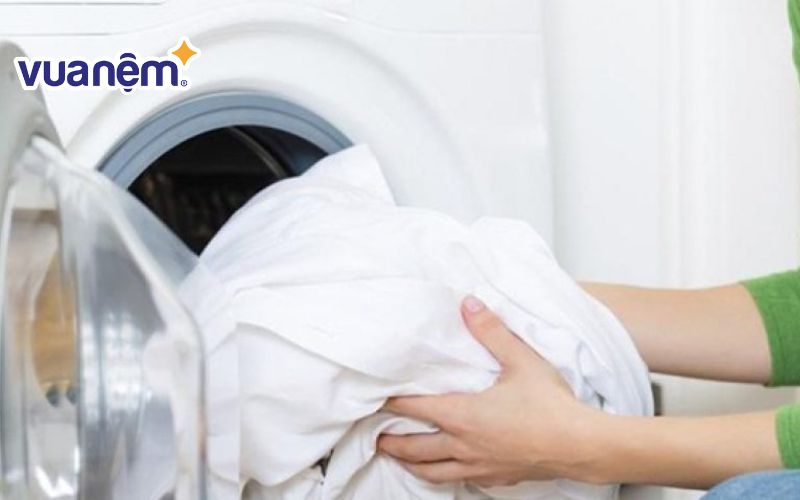 Một chiếc chăn dù cao cấp đến đâu cũng sẽ nhanh xuống cấp nếu vệ sinh sai cách