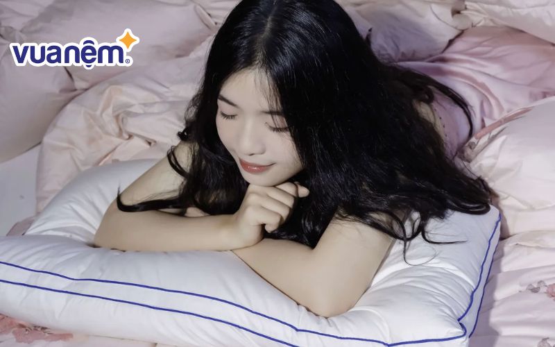 Gối lông vũ phù hợp với nhiều đối tượng