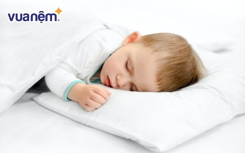 Lựa chọn gối nằm tốt cho bé với độ dày phù hợp