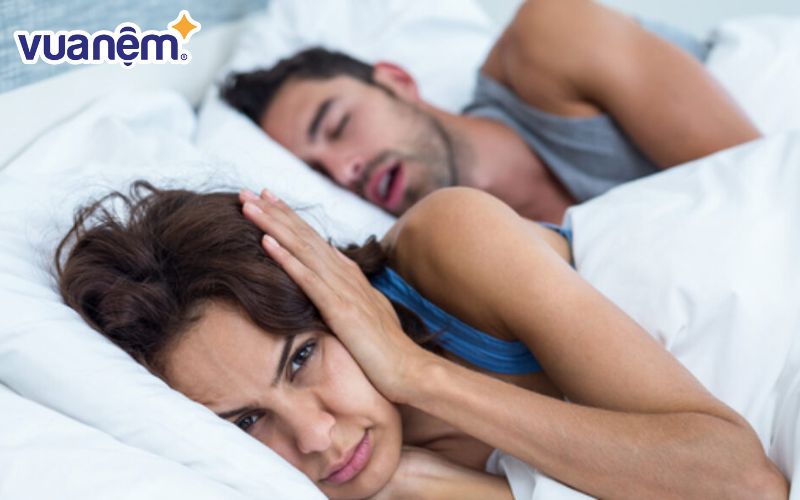 Ngáy ngủ cũng gây ra không ít phiền toái cho những người xung quanh.