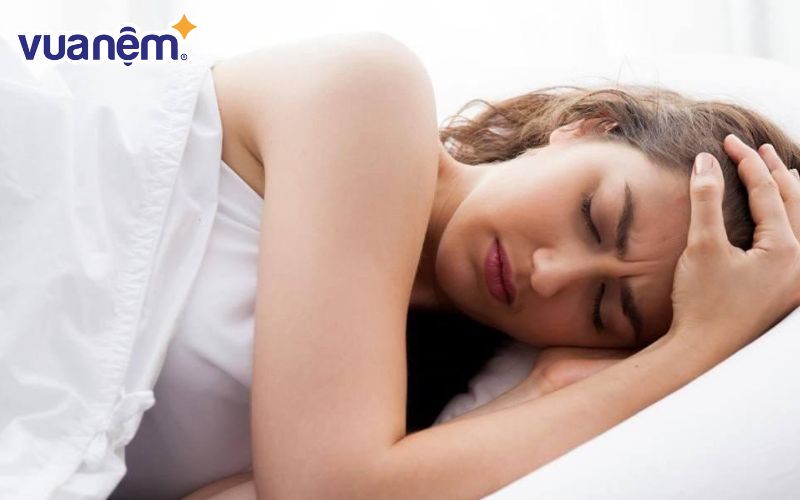 Bệnh có thể gây ra các biến chứng nguy hiểm như: liệt tay chân, mất ngủ, suy giảm trí nhớ, tiền đình, khó cử động độc lập