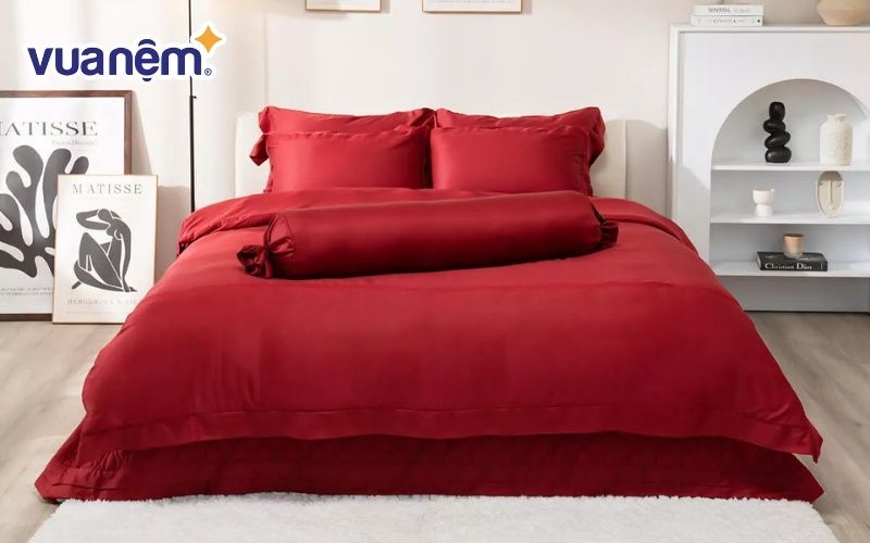 Bộ chăn ga Soulmate mang đến thiết kế sang trọng với sắc đỏ rực lửa của tình yêu