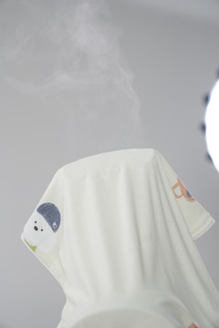 Bề mặt vải băng lạnh mềm mịn của chăn Nunu Petit Ice Bear