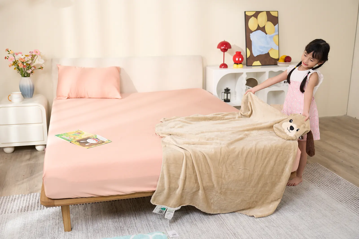 Thiết kế 2 trong 1 gấp gọn thành gối mở ra thành chăn Nunu Petit Nap Buddy