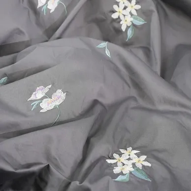 Bộ ga chun chăn chần Amando thêu cotton satin màu xám - Ảnh 8