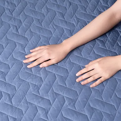 Bộ chăn ga phủ Lụa tencel cao cấp Amando Confident 5 chi tiết Màu Xanh Dương - Ảnh 4