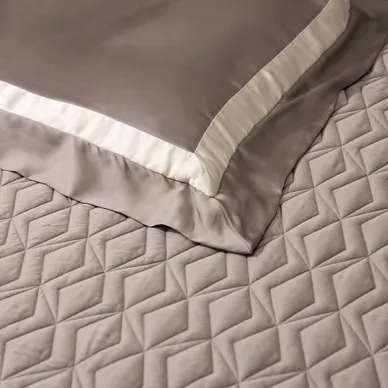 Bộ chăn ga phủ Lụa tencel cao cấp Amando Confident 5 chi tiết Màu Nâu - Ảnh 4