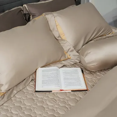 Bộ chăn ga phủ Lụa tencel cao cấp Amando Confident 5 chi tiết Màu Kem - Ảnh 3