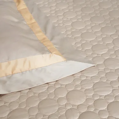 Bộ chăn ga phủ Lụa tencel cao cấp Amando Confident 5 chi tiết Màu Kem - Ảnh 5